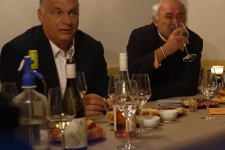 Nyugdíjas ígéretekben Orbán már leelőzte Medgyessyt és Gyurcsányt, de pénzosztásban még nem