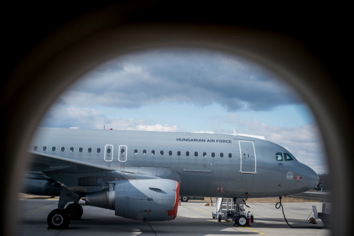 Orbán repülőjén kívül egy másik magyar gép is leszállt szombaton Banja Lukában