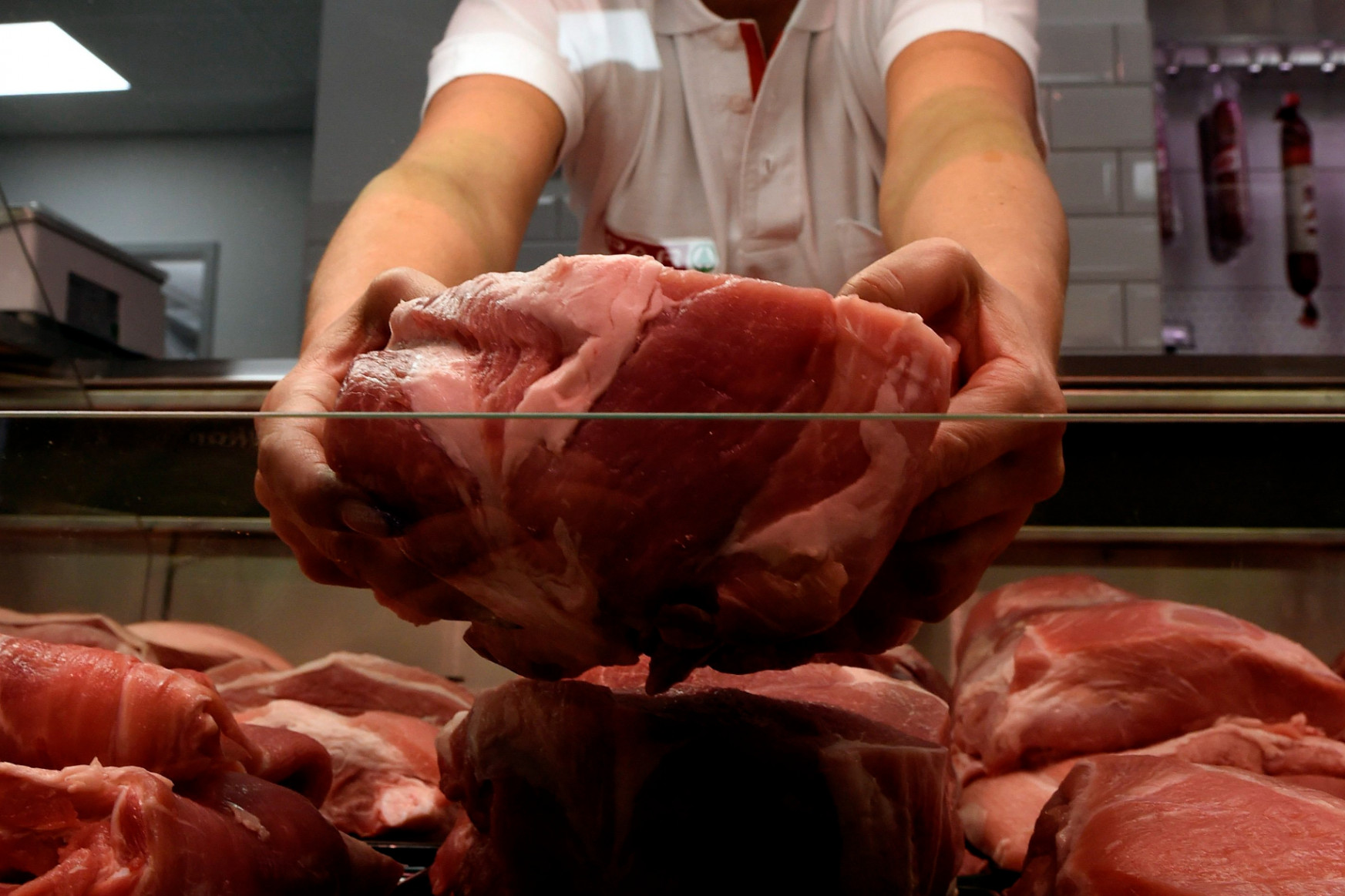 A húsiparban mindenki gyáva nyulat játszik, és ez a fogyasztónak sem jó