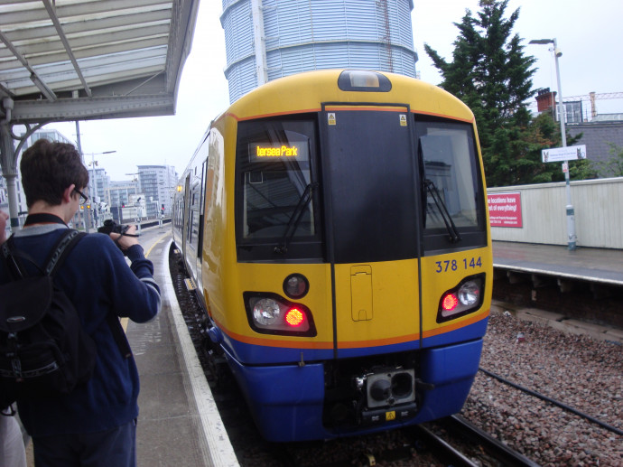 Egy szellemvonatot fotóznak egy londoni állomáson – Fotó: Aubrey / Flickr