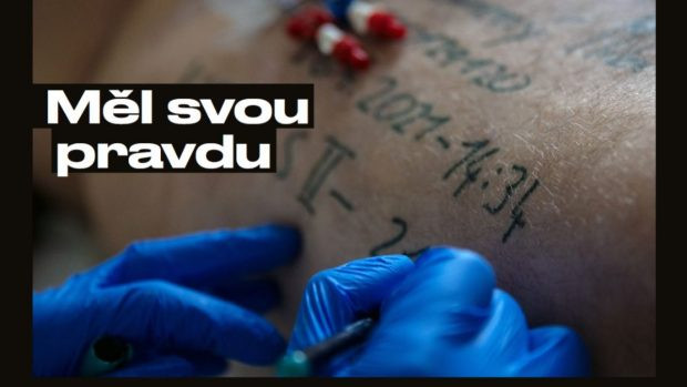 „Igaza volt” feliratú kép, amin a halál beálltát írják fel egy holttestre – Fotó: Cseh Egészségügyi Minisztérium