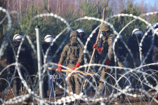 Uniós szankciók jönnek Belarusz ellen, 15 ezer katonát vezényeltek ki a lengyel határra