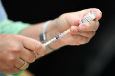 1,33 millió emberből 25 ezer kapott kínai vakcinát harmadik oltásnak