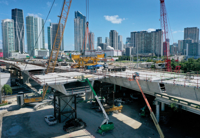 A Signature Bridge építése Miamiban 2021 szeptemberében – Fotó: Joe Raedle / Getty Images