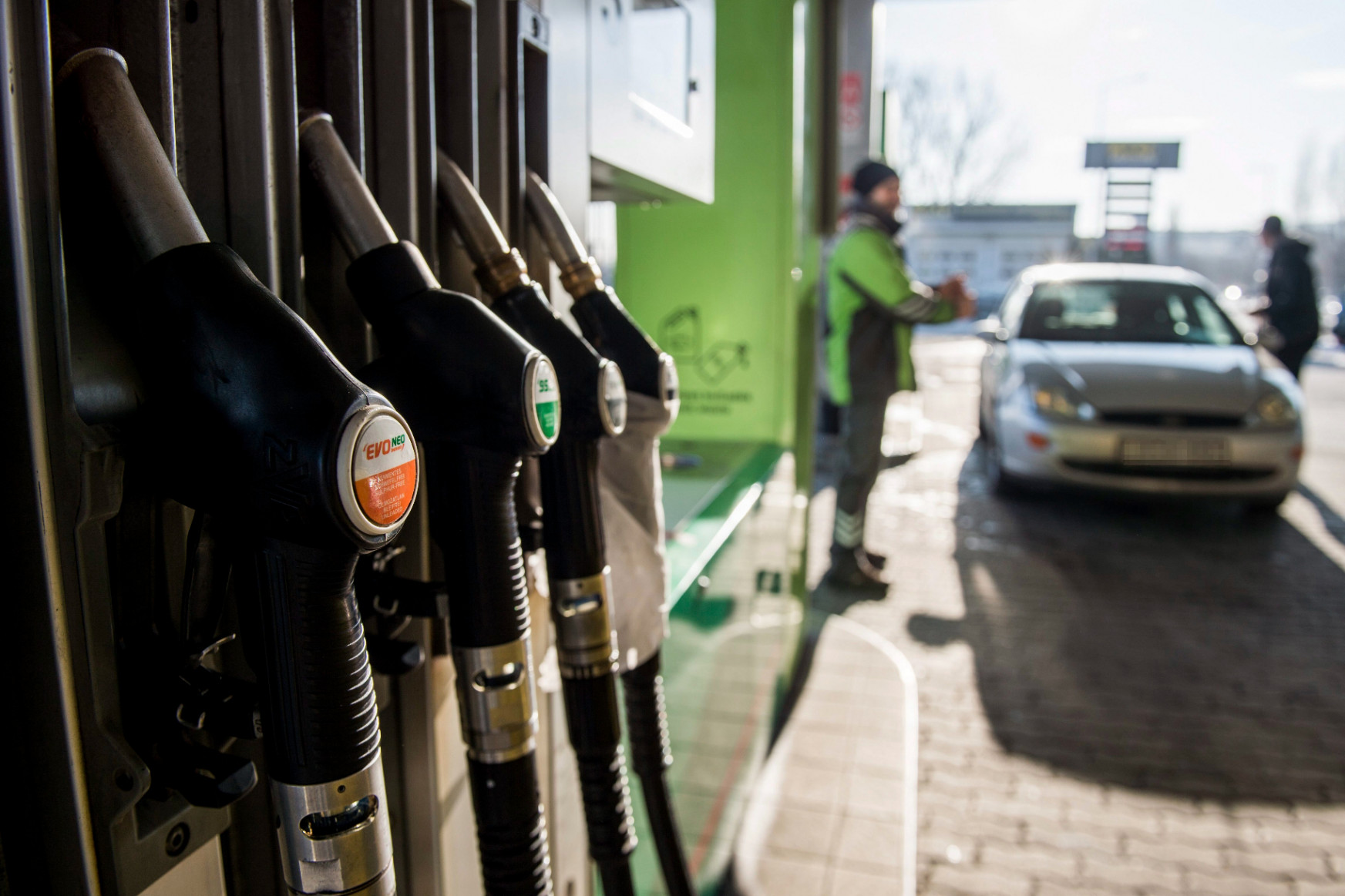 A piacot torzítja, de a Molt és a benzinkutakat nem fogja földhöz vágni a benzinár befagyasztása