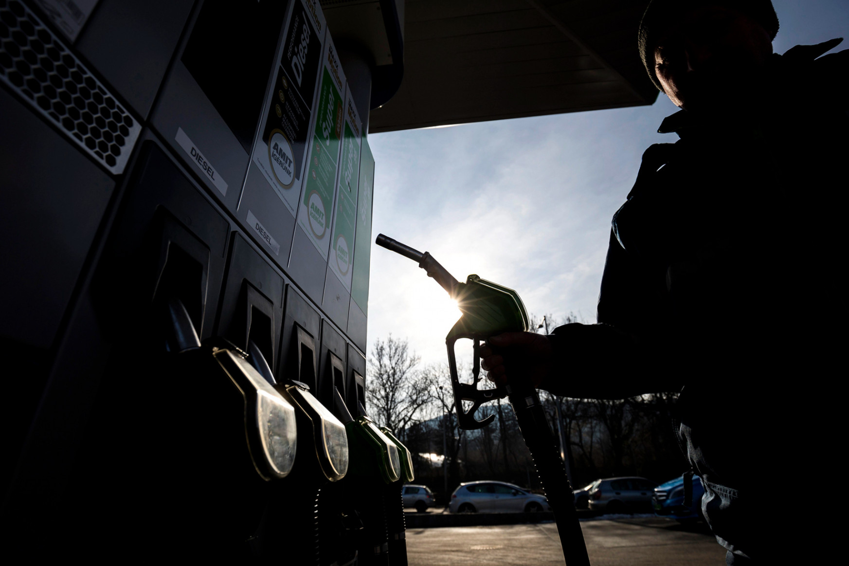 Fájdalmasan drága a benzin és a gázolaj? Íme néhány tipp, hogy kevesebbet fogyasszon az autó