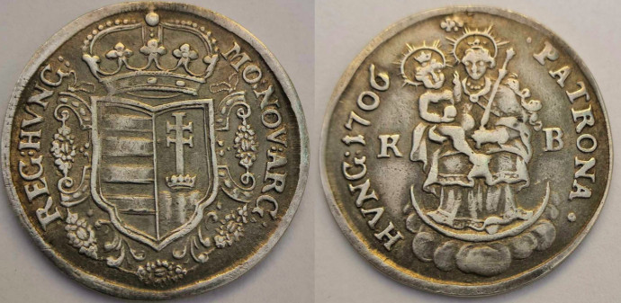 A szóban forgó tallér. Fotó: Vatera.hu