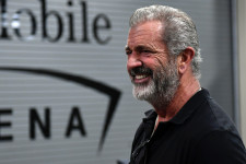 Mel Gibson rendezi a Halálos fegyver 5. részét