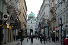 Ausztriában hétfőtől kijárási korlátozást vezetnek be az oltatlanoknak
