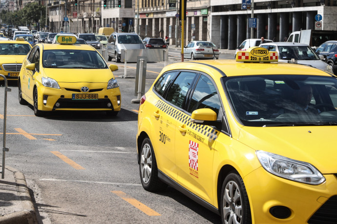 Azonnali 18%-os tarifaemelést szeretnének a fővárosi taxisok