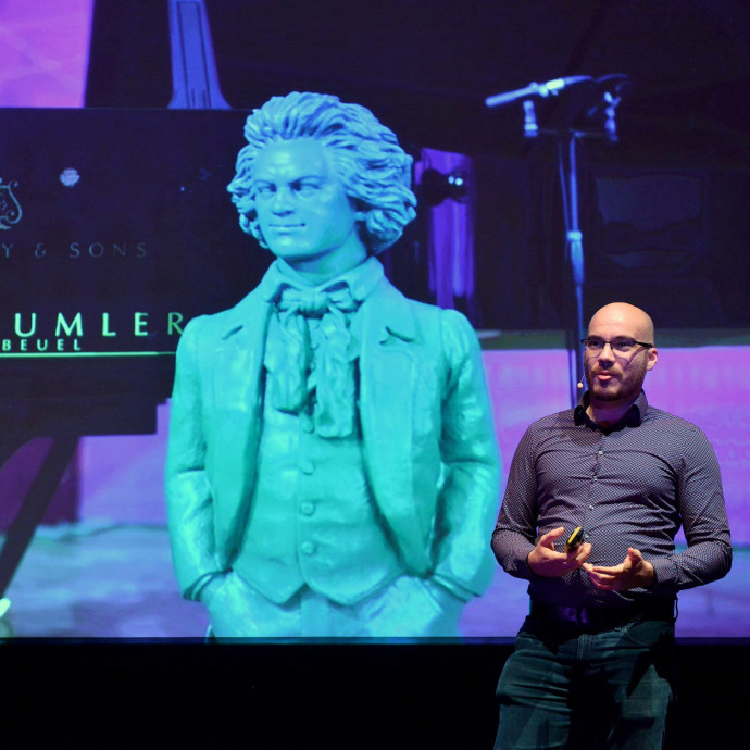 Kreativitás-e az, amikor egy gép komponál zenét a beletáplált adatokból?