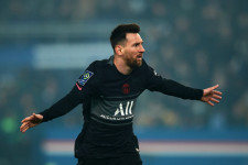 A 16-os vonalán kívülről csavarta be első gólját Messi a francia bajnokságban