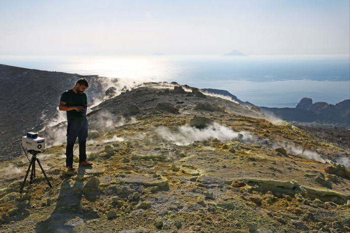 Vulcano szigetén mocorog a vulkán, 150 embert kitelepítettek