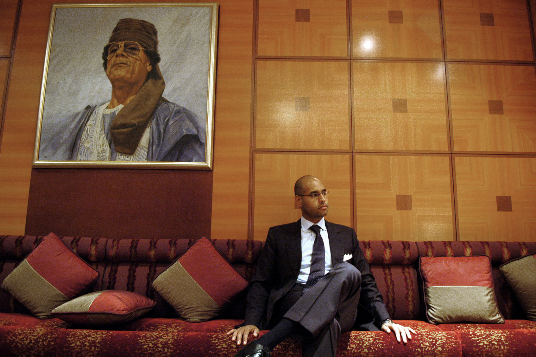 Tíz év titokzatos rabság után bukkant fel Kadhafi fia, és bejelentkezett apja
örökségére