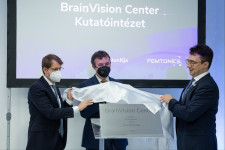 A látás visszaállításában nemrég áttörést elérő Roska Botond vezetésével jön létre új kutatóközpont Budapesten