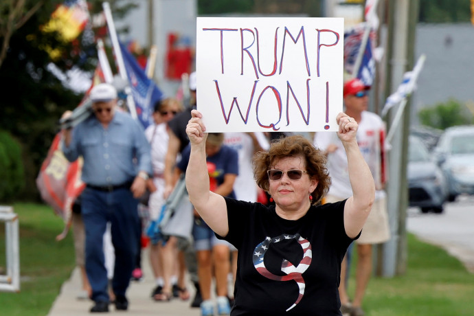 A QAnon-hívők megint hiába várták, hogy a feltámadó Kennedy segítse hatalomra Trumpot