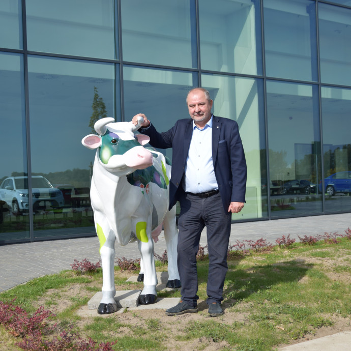 Egy forintért adta el a repülőteret, de továbbra is önti bele a pénzt a debreceni ingatlanfejlesztő