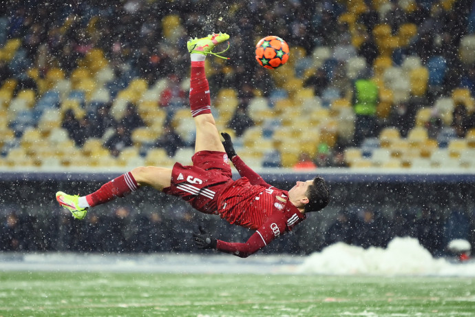 Lewandowski pazar gólt ollózott a kijevi hóesésben
