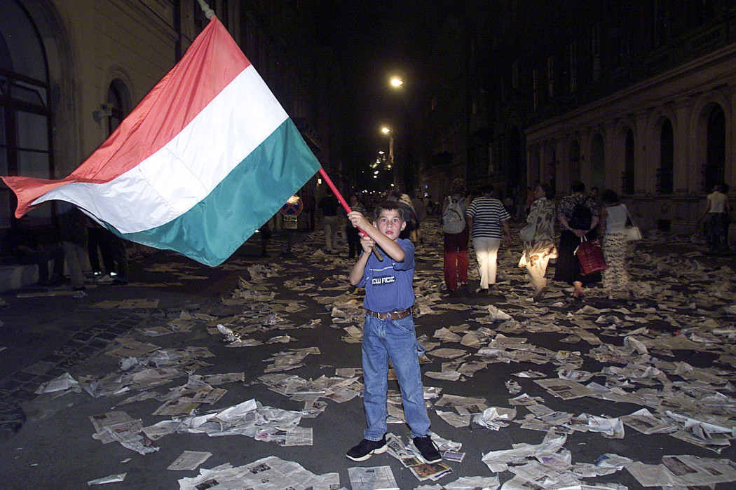 The Alliance for the Nation group organised a demonstration in defence of press freedom in front of the Hungarian Television building on Szabadság tér in 2002. – Photo: Noémi Bruzák / MTI