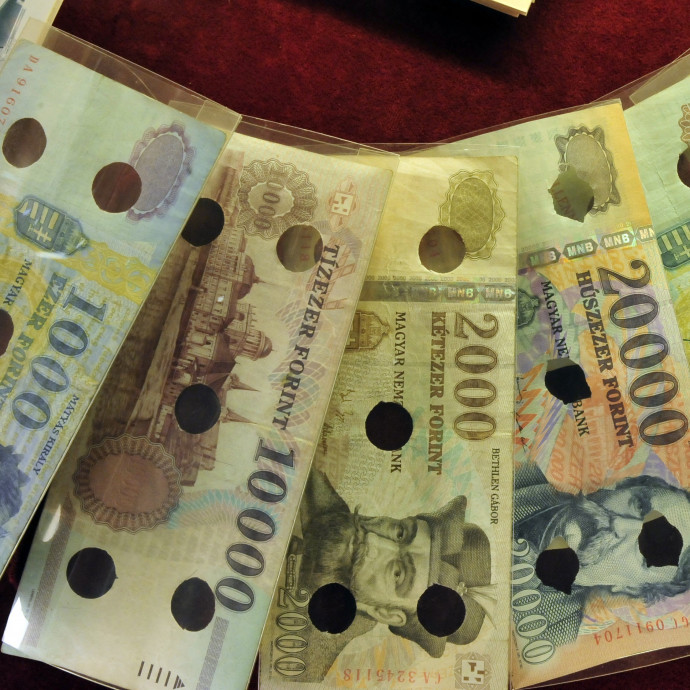 A forint könyörtelenül mutatja meg, hogy minden reményünk ellenére sem lettünk fejlett ország