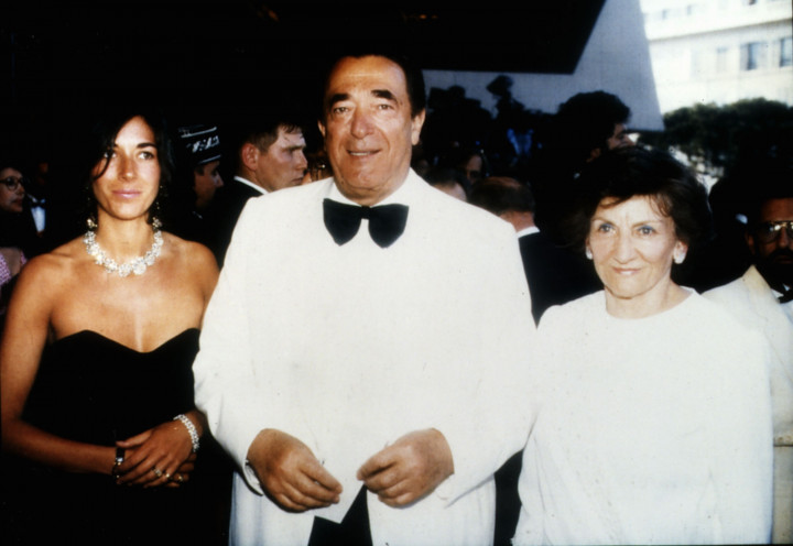 Robert Maxwell lányával Ghislaine-nel és feleségével Elisabethtel 1990-ben egy partin a család jachtján – Fotó: Mirrorpix / Getty Images