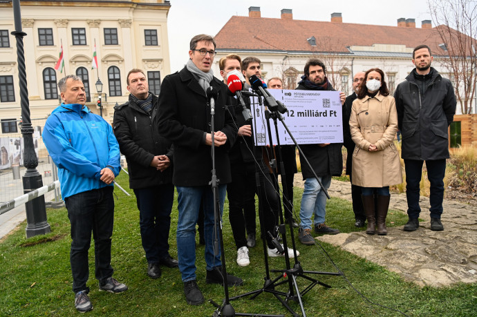Karácsony: Be fogják mondani a BKK járatain, hogy a kormány bliccel