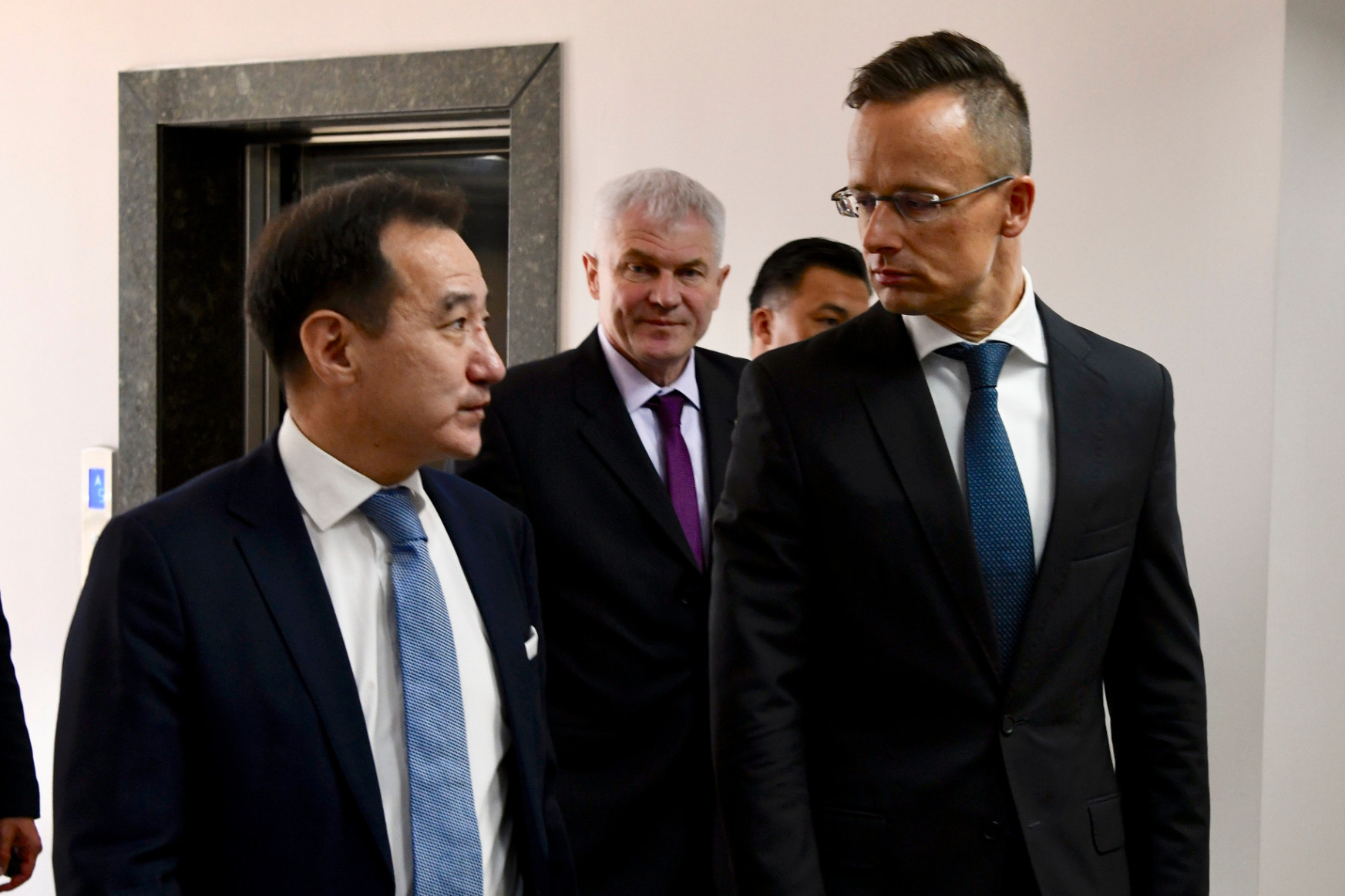 Miért hívták vissza egy év után váratlanul a kazahsztáni nagykövetet? A külügyminisztérium válaszából nem derül ki