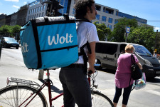 A világ legnagyobb ételkiszállító cégei küzdenek egymással a magyar piacon