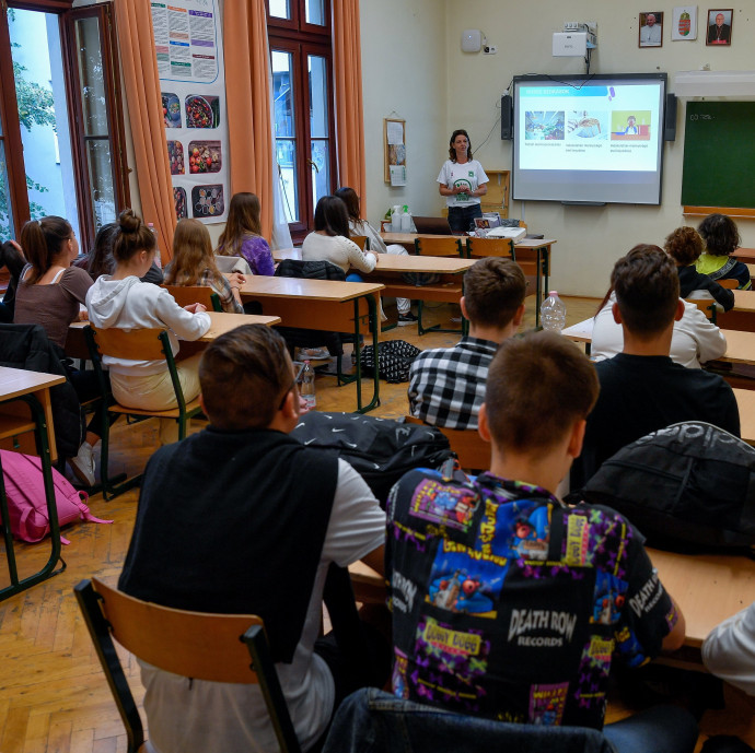 Nem a járvány, hanem a kormány miatt került csapdába az oktatás