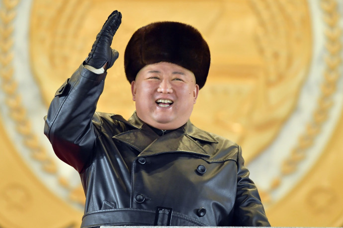Nem utánozhatja senki Kim Dzsongun bőrkabátos stílusát, aki mégis megteszi, attól elkobozzák a kabátját