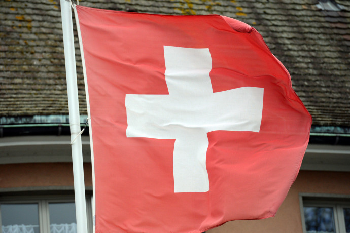 Népszavazáson dönthetnek a svájciak a korlátozások megszüntetéséről