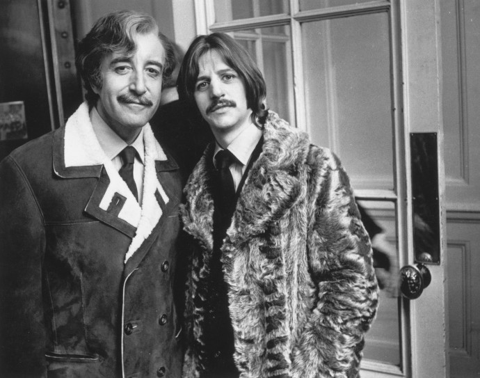 Peter Sellers színész és Ringo Starr. Sellers egyébként egy rövid időre felbukkant a Twickenham Studiosban is, ami látható a doku első részében – Fotó: Les Lee / Stringer / Getty