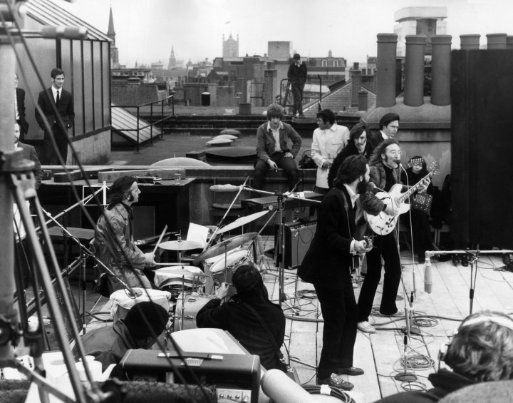 A képen a bal alsó sarokban látható Billy Preston, aki „ötödik Beatle-ként” ült be billentyűzni a zenekarba – Fotó: Express / Stringer / Getty