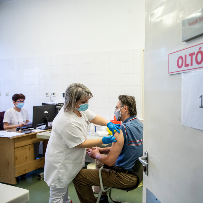 Az egyik vakcinából már kétszer többet passzoltunk el külföldre, mint amennyit itthon beadtak