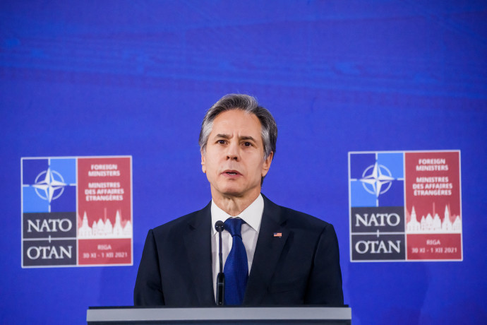 Antony Blinken a NATO rigai találkozóján – Fotó: Ginst Ivuskans/AFP