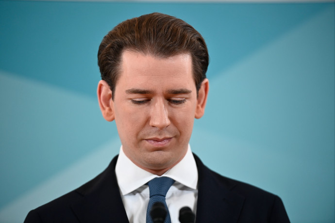 „Sem szent, sem bűnöző nem vagyok” – teljesen visszavonul a politikától a korrupcióval megvádolt Sebastian Kurz