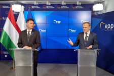 Tusk: Az Európai Néppárt szívesen látja Márki-Zay Péteréket