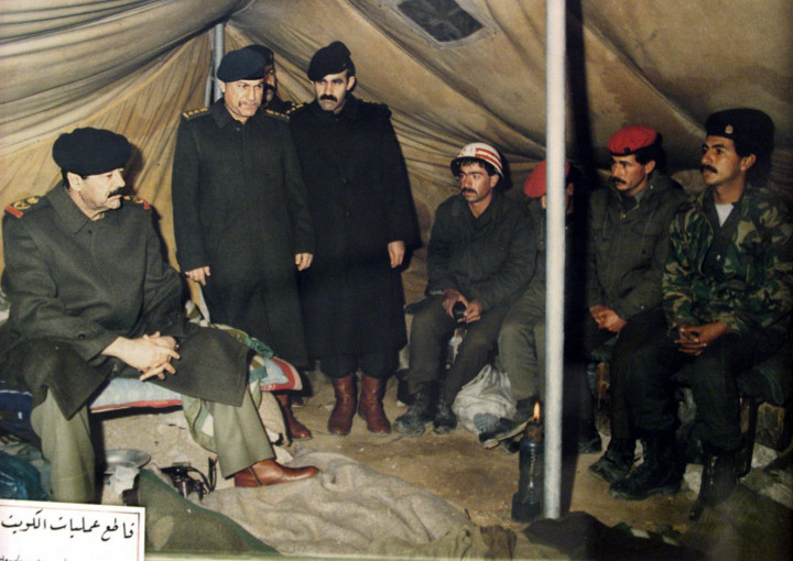 Szaddám Huszein meglátogatta az iraki csapatokat a kuvaiti megszállt területen 1990. augusztus 2-án – Fotó: Karim Sahib / AFP