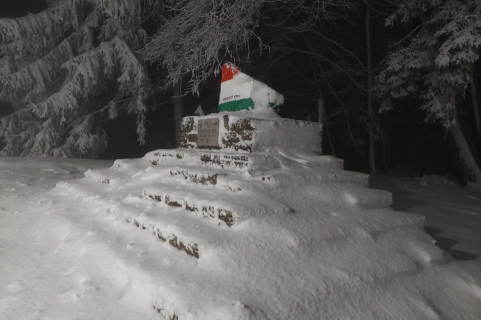Tizenöt centi hó borítja a Kékest