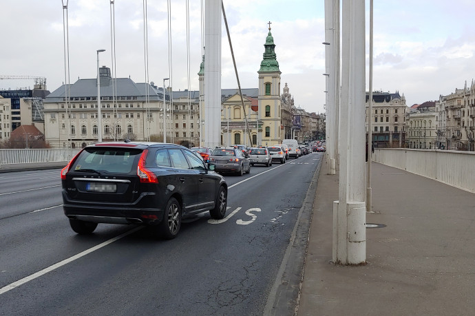 Budapesti tömegsport: sorelőzés a buszsávon