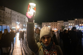 Véres betétekről, tamponokról és fehérneműkről küldenek képet lengyel nők a minisztériumnak
