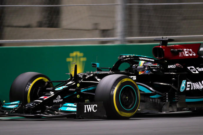 Törvénymódosítással fenyeget a brit kormány a Mercedes F1-csapat új szponzora miatt