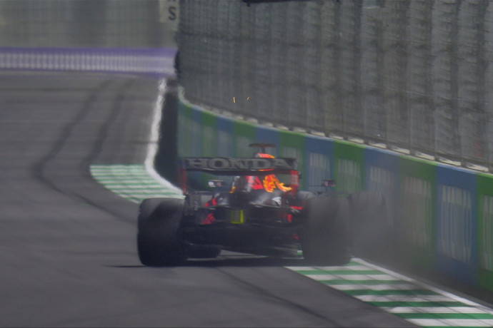 F1: Verstappen elkapta a falat a legjobb körén, Hamiltoné a szaúdi időmérő
