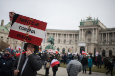 Súlyos pénzbírságra számíthatnak Ausztriában az oltásbliccelők