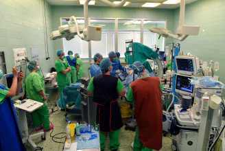 Már több mint ötvenezer ember vár műtétekre Magyarországon