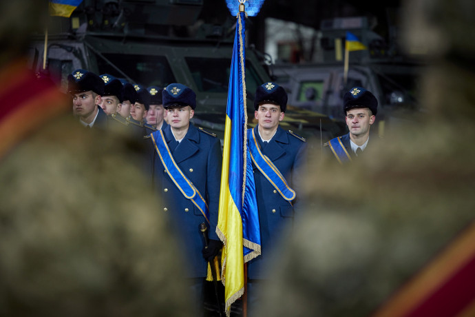 Résztvevők az ukrán fegyveres erők napja alkalmából rendezett ünnepségen – Fotó: Reuters