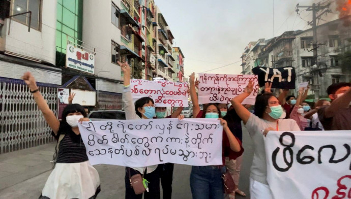 Tüntetés Rangunban az ítélet kihirdetése után – Fotó: Reuters