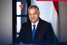 Tízszázalékos béremelést ígér a katonáknak Orbán