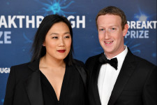 Mark Zuckerberg és felesége olyan kutatást pénzelnek, ami valós időben figyelné, mérné és elemezné az emberi test biológiai folyamatait