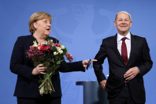Merkel sok sikert kívánt Olaf Scholznak, aki továbbvinné Merkel örökségét a kancellárián